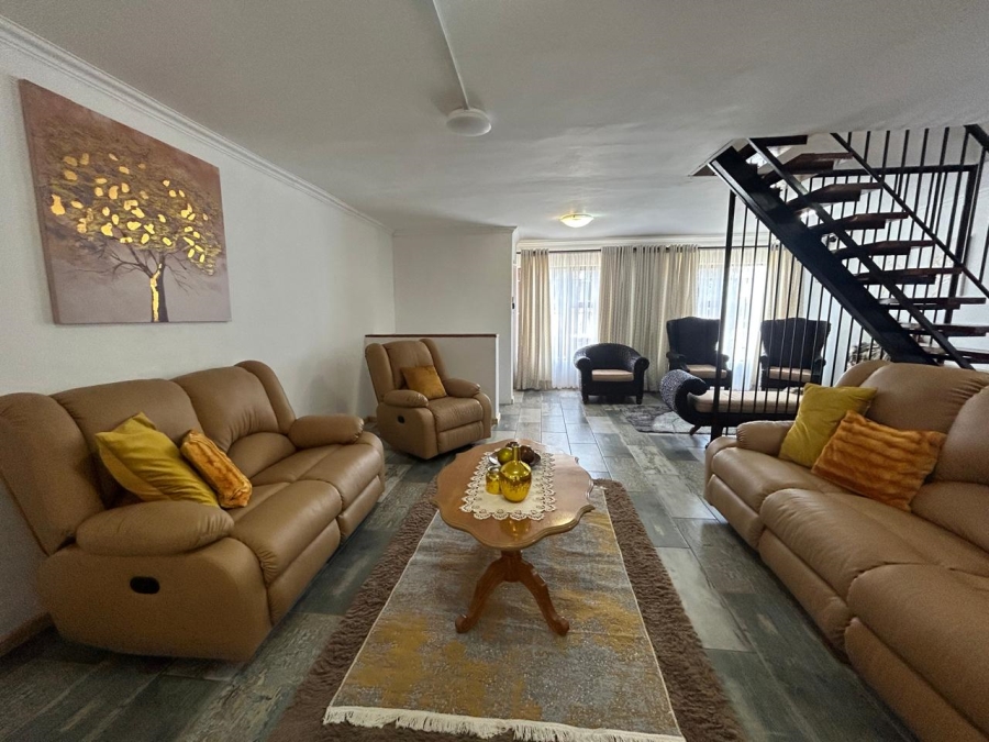 5 Bedroom Property for Sale in Wavecrest Eastern Cape